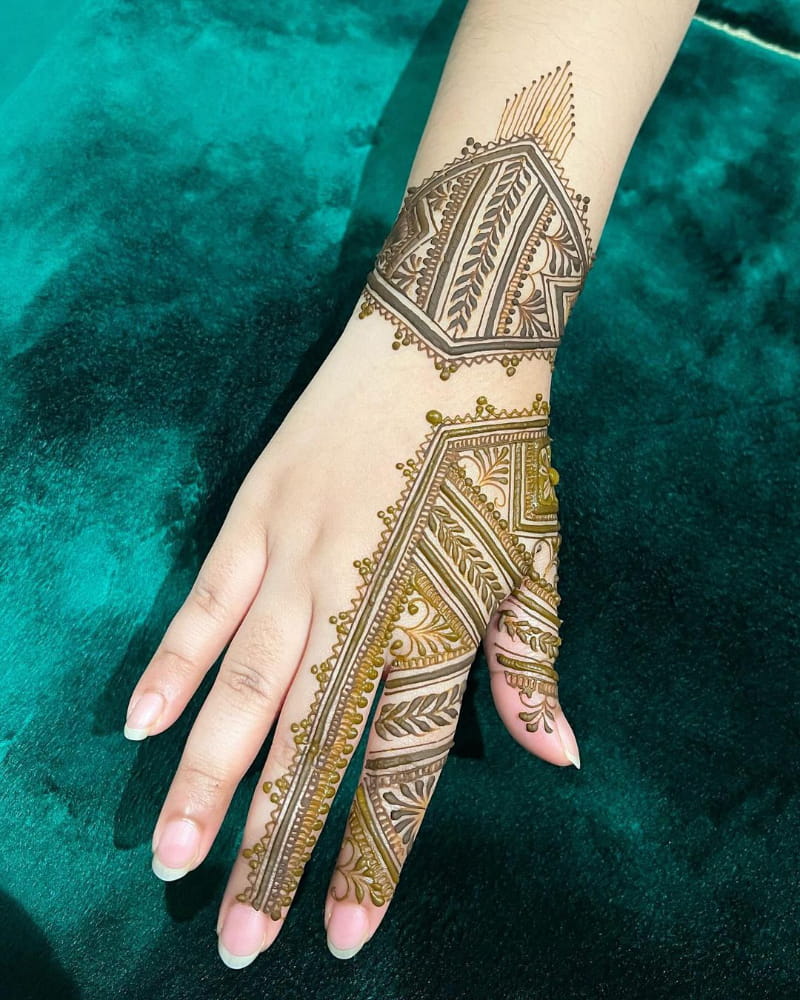 Alluring Mehndi Design