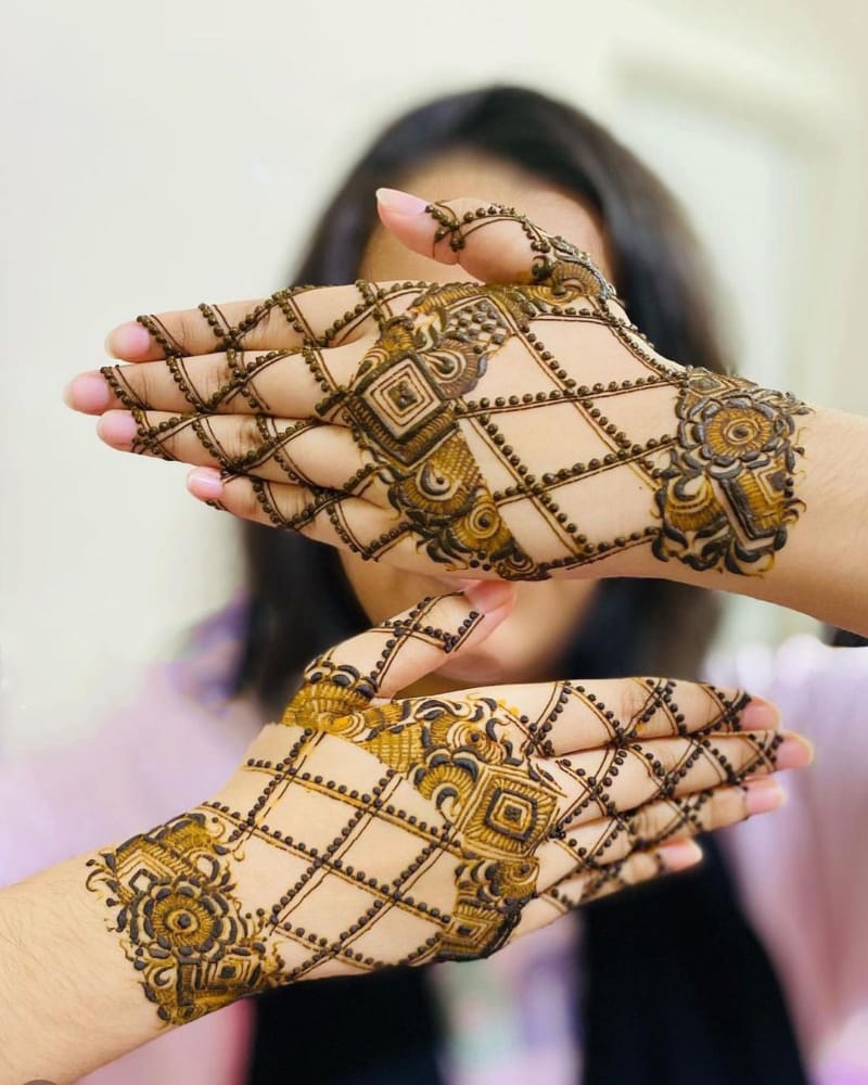 Bold and Beautiful Mehndi Design