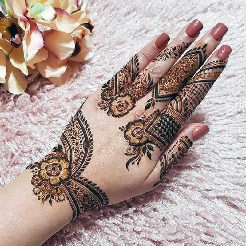 Captivating Mehndi Design