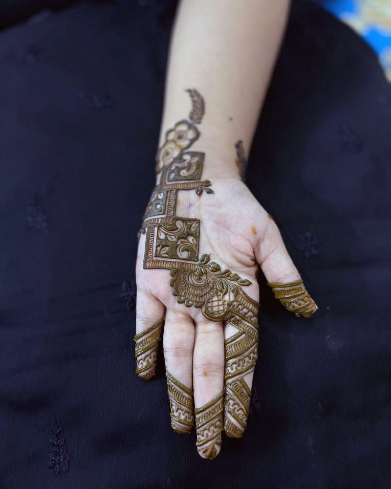 Carefree Mehndi Design