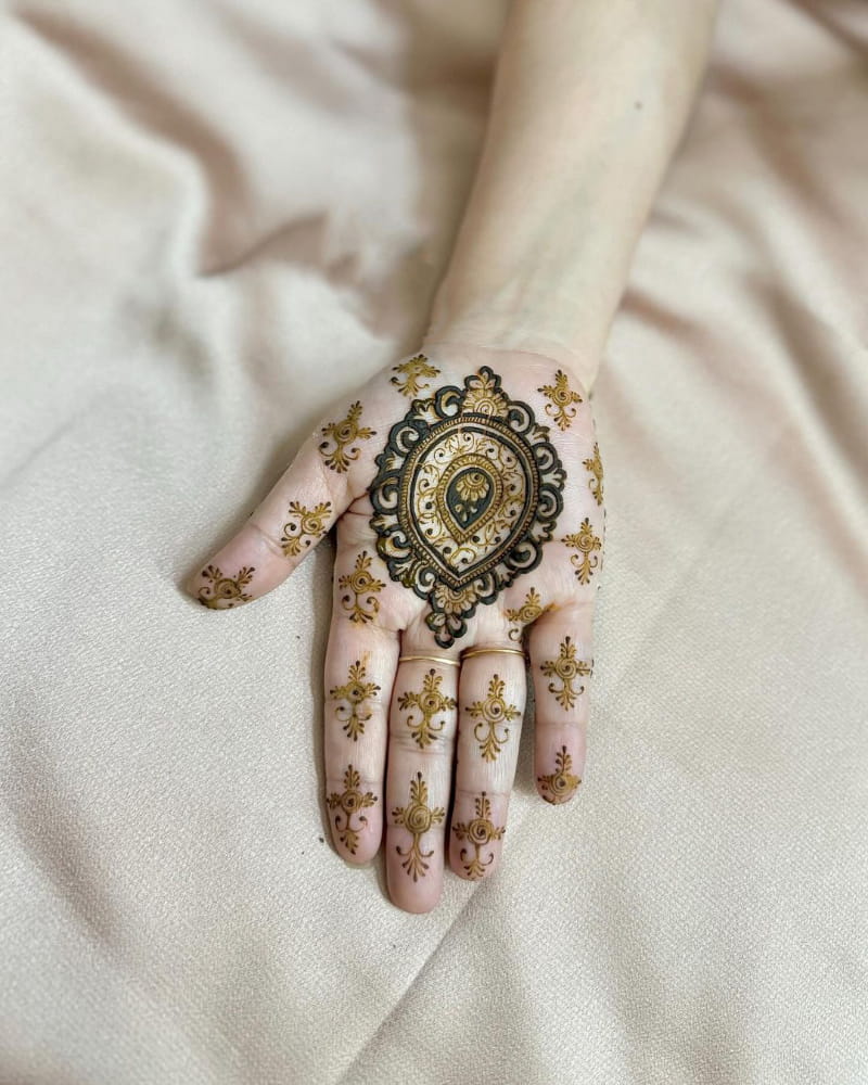 Charismatic Arabic Mehndi Design
