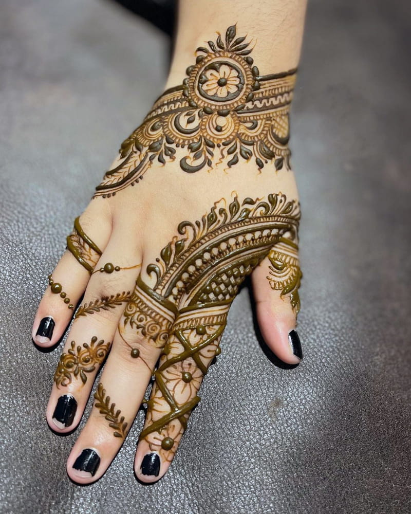 Crafted Mehndi Design
