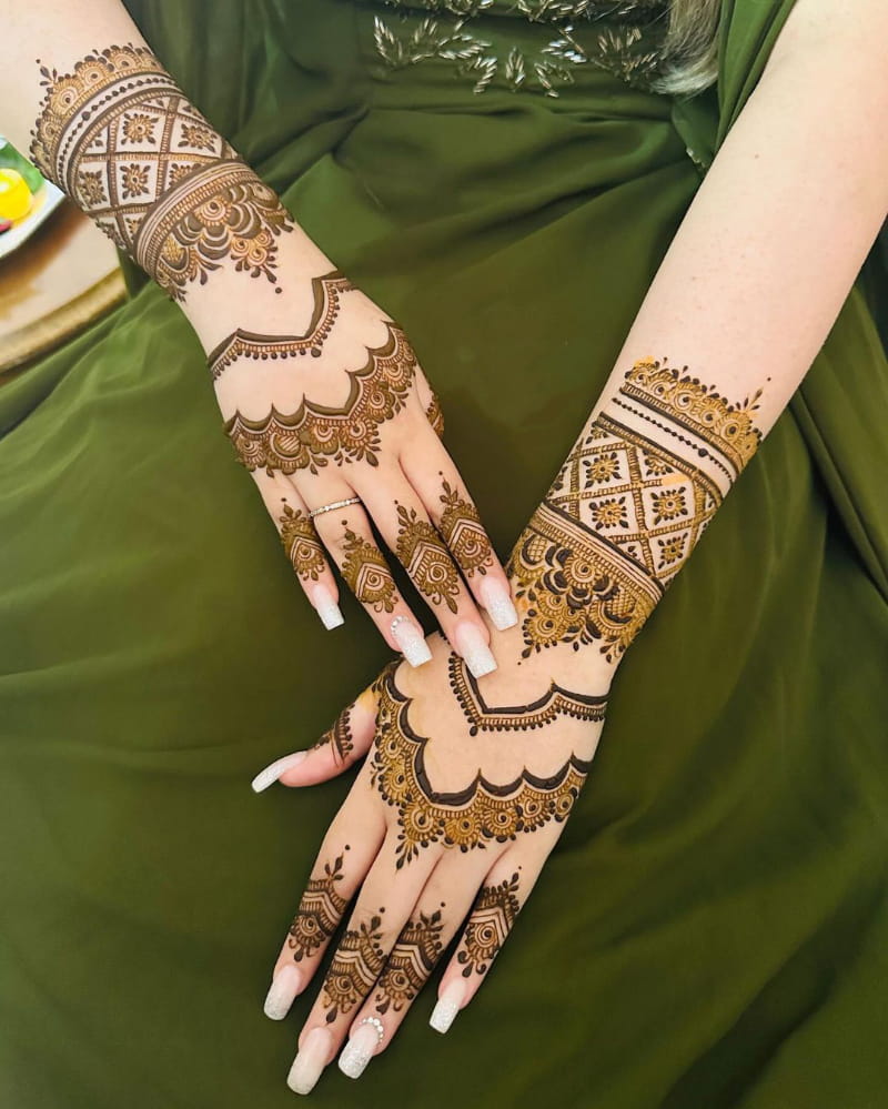 Crowned Mehndi Design