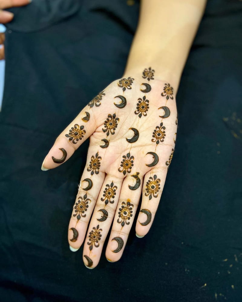 Distinct Mehndi Design