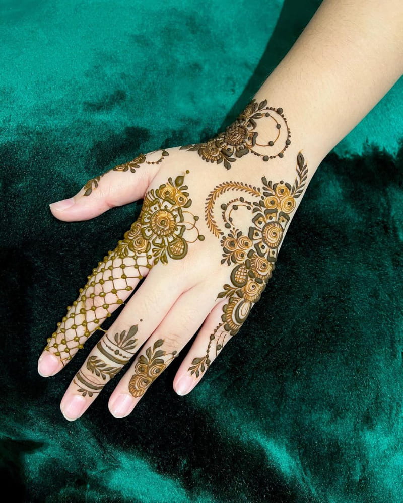 Dramatic Mehndi Design
