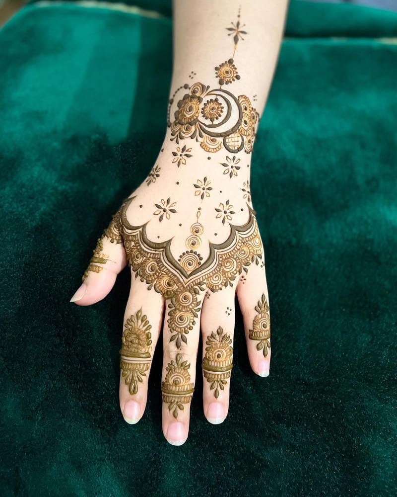 Dreamlike Mehndi Design