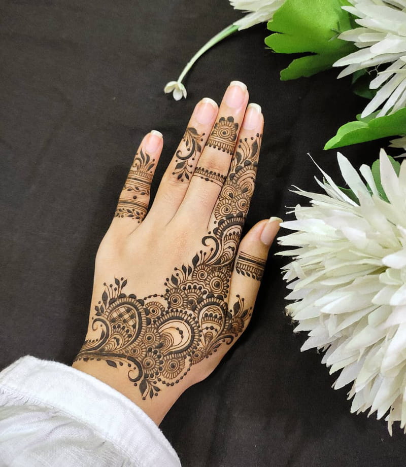 Floating Mehndi Design