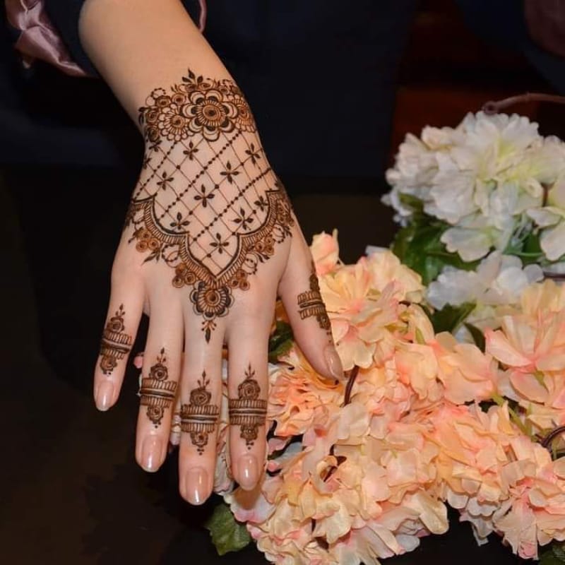 Glowing Mehndi Design
