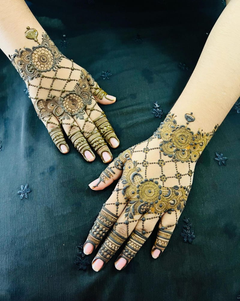 Iconic Mehndi Design