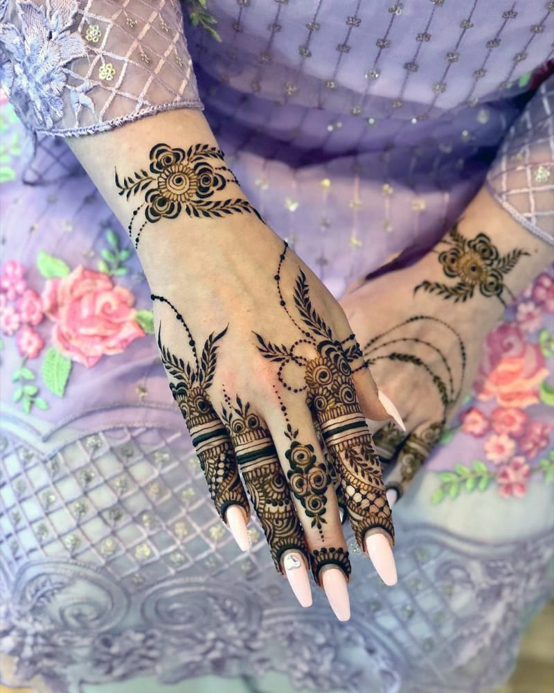 Intricate Arabic Mehndi Design