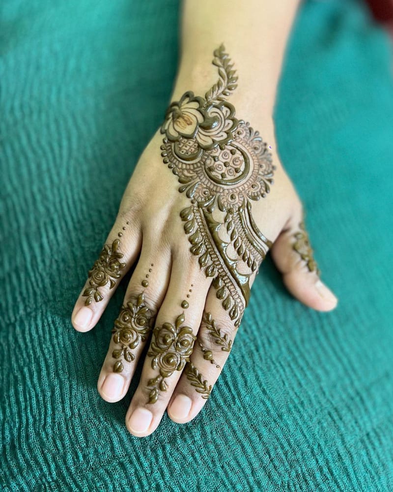 Peacock-inspired Mehndi Design