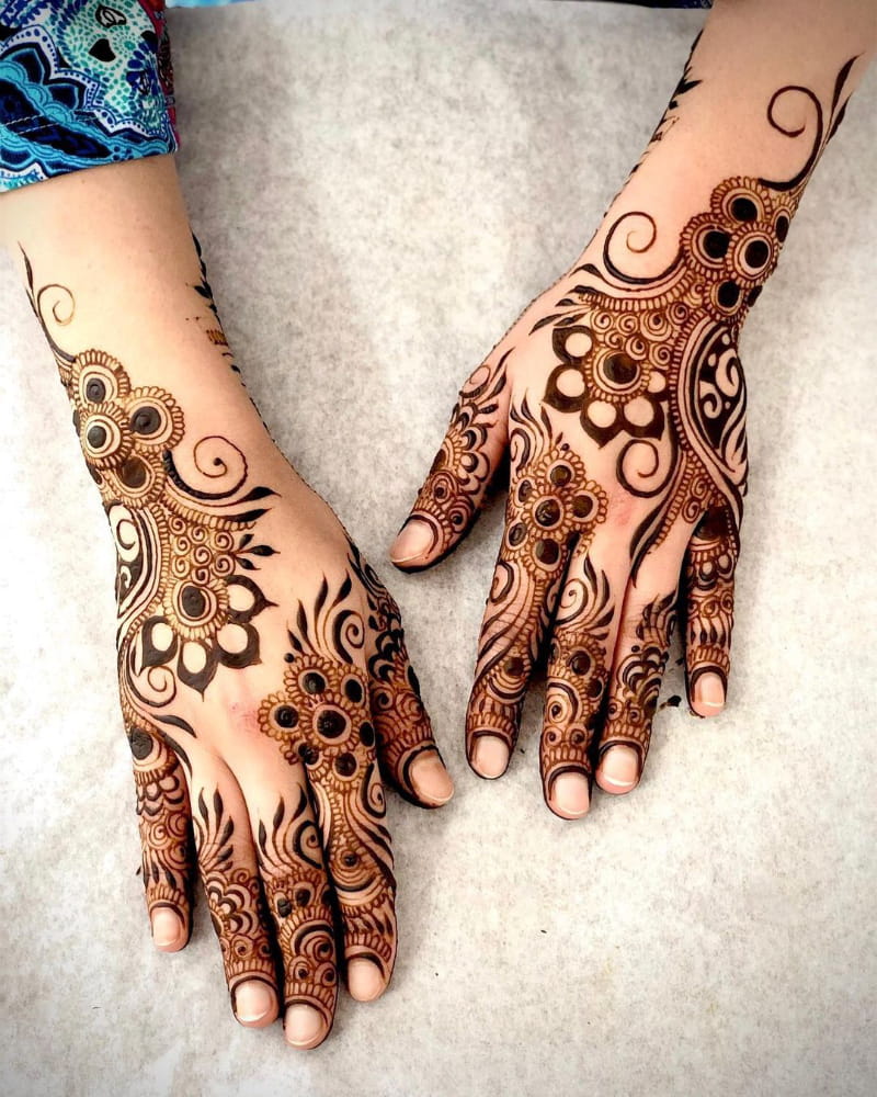 Sculptural Mehndi Design