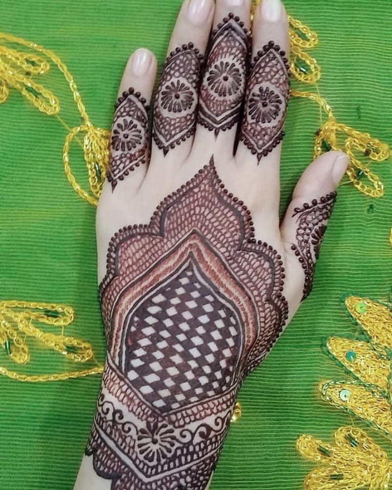 Sophisticated Arabic Mehndi Design