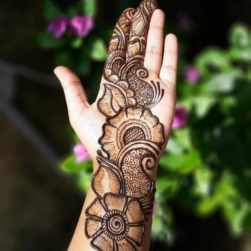 Stylish Arabic Mehndi Design