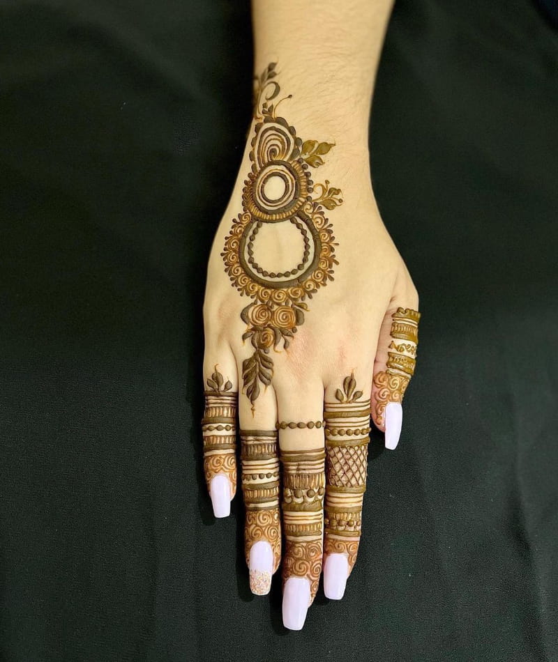 Vivid Mehndi Design