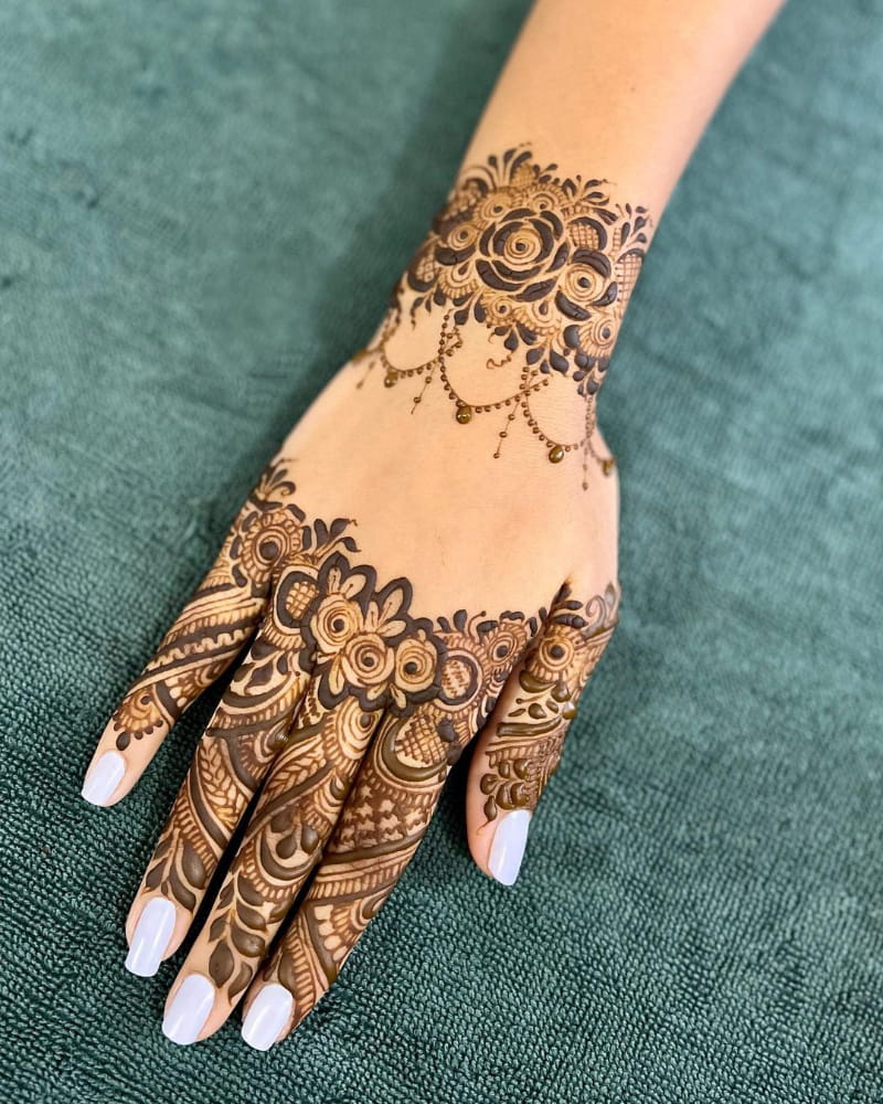 Warm-tone Mehndi Design